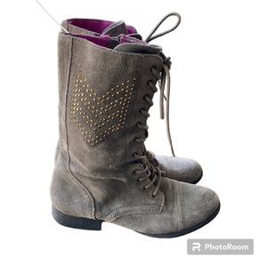 Betsey Johnson Tempest Taupe Boots suede gold accents, Size 8